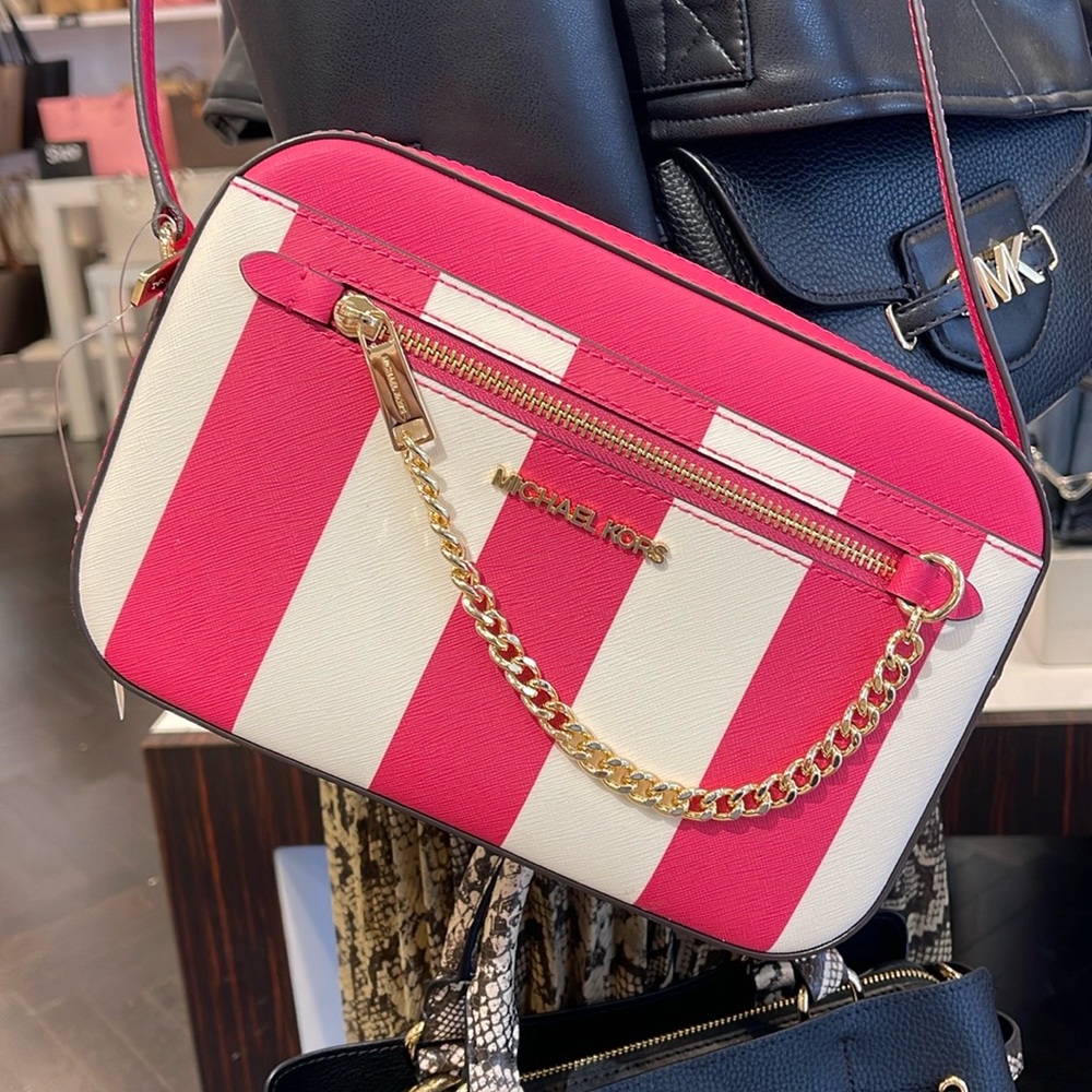 MICHAEL KORS
Jet Set Large EW Zip Chain XBody Saffiano Leather Crossbody Bag
NWT